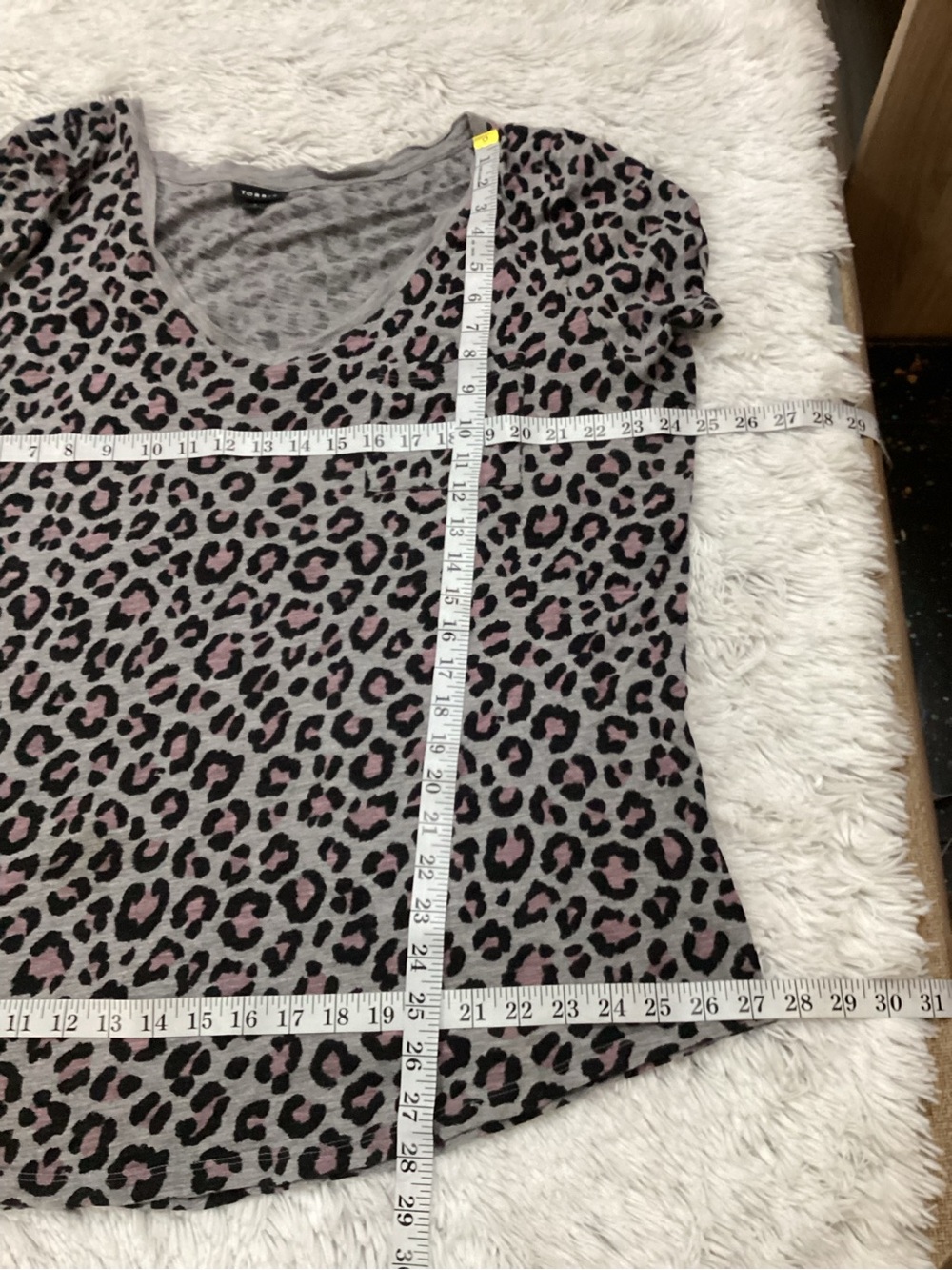 Torrid Size 3 Gray Pink Leopard Print V-Neck Pocket Tee Plus Size 3X - Picture 11 of 12
